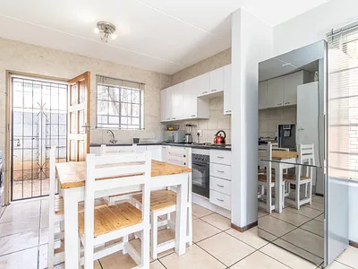 2 Bedroom Townhouse For Sale in Randburg - Q3K6.webp