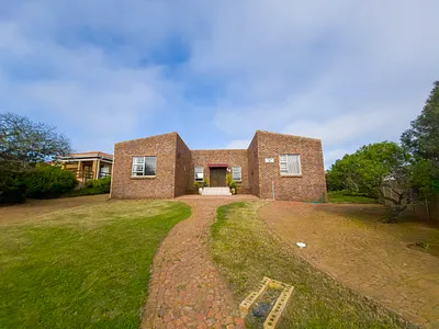 3 Bedroom House For Sale in Stilbaai West, Stilbaai - Fy1F.webp