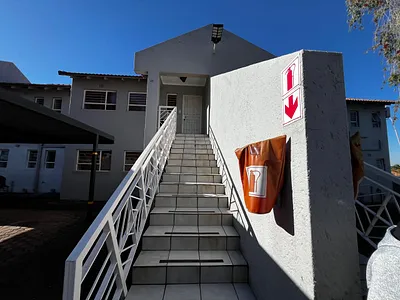 2 Bedroom Apartment To Rent in Randburg - Vhb2.webp