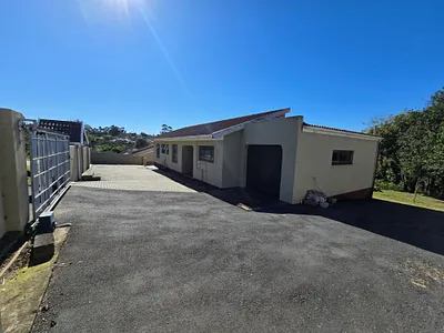 3 Bedroom House For Sale in East London - lMG4.webp
