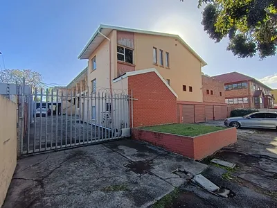 3 Bedroom Townhouse For Sale in East London - YKSn.webp