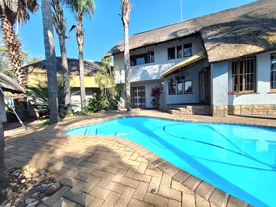 4 Bedroom House For Sale in Newcastle - bUs5.webp