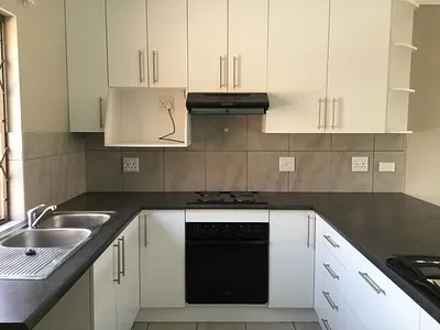 2 Bedroom Townhouse To Rent in Port Elizabeth - wNPr.webp