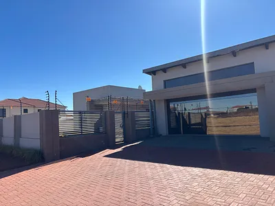 4 Bedroom House For Sale in Bronkhorstspruit - 96Qm.webp