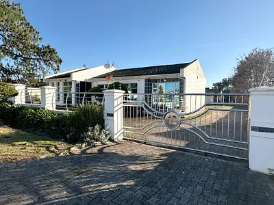 3 Bedroom House For Sale in Mthatha - zmTA.webp