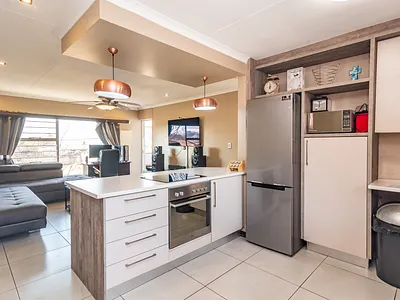 2 Bedroom Apartment For Sale in Roodepoort - lsVB.webp