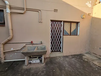 1 Bedroom Apartment To Rent in Durban - rEyJ.webp
