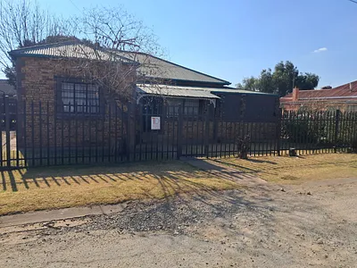 3 Bedroom House For Sale in Ventersdorp - 49Z6.webp