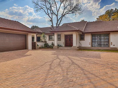 7 Bedroom House For Sale in Alberton - RMfy.webp