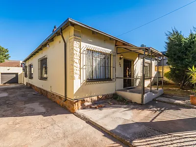 3 Bedroom House For Sale in Roodepoort - quzN.webp