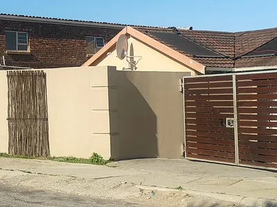 3 Bedroom House To Rent in Port Elizabeth - 0wX3.webp