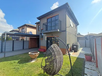 3 Bedroom Townhouse For Sale in Alberton - yuzF.webp