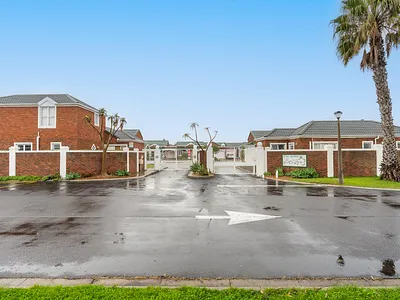 3 Bedroom House For Sale in Cape Town - Lgnx.webp