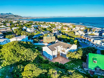 5 Bedroom House For Sale in Hermanus - dkOy.webp