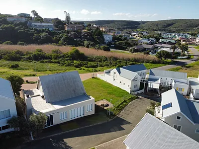 4 Bedroom House For Sale in Stilbaai West, Stilbaai - 6tLa.webp