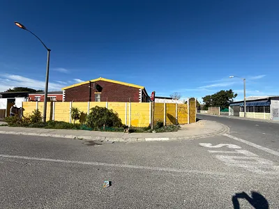 2 Bedroom House For Sale in Cape Town - Q2hx.webp