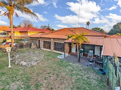 3 Bedroom House For Sale in Roodepoort - WvmO.webp
