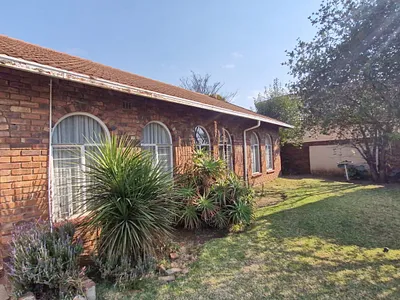 3 Bedroom House For Sale in Brakpan - SLkk.webp