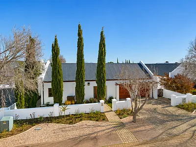 5 Bedroom Townhouse For Sale in Somerset West - IAz5.webp