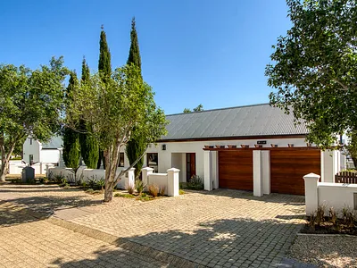 5 Bedroom Townhouse For Sale in Somerset West - QGqn.webp