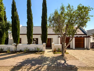 5 Bedroom Townhouse For Sale in Somerset West - pqGq.webp