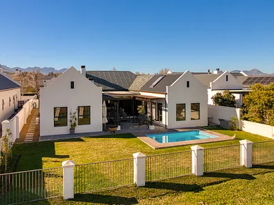 4 Bedroom Townhouse For Sale in Somerset West - img