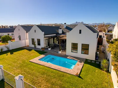 4 Bedroom Townhouse For Sale in Somerset West - TjRj.webp