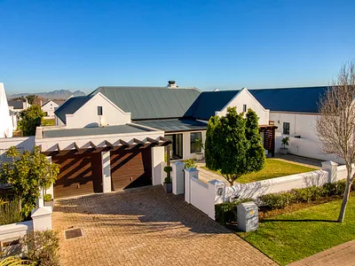 4 Bedroom Townhouse For Sale in Somerset West - kRsJ.webp