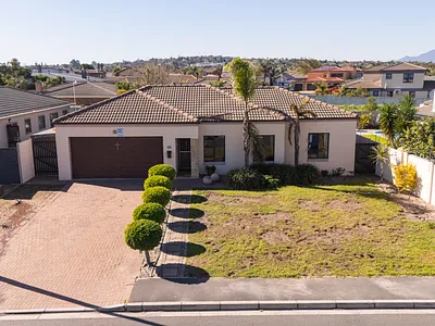 3 Bedroom House For Sale in Brackenfell - Cj3V.webp