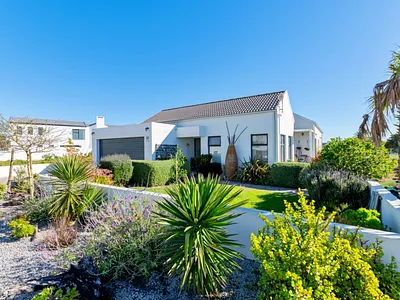 4 Bedroom House For Sale in St Helena Bay - QGDg.webp