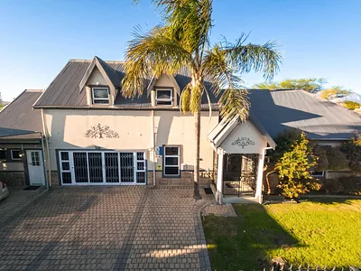 4 Bedroom House For Sale in Strand - fbZM.webp
