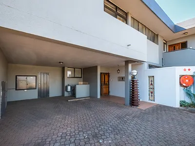 2 Bedroom Townhouse For Sale in Pretoria - 08VG.webp