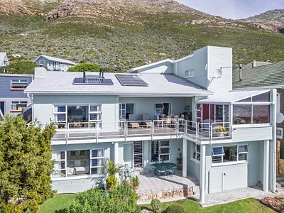 3 Bedroom House For Sale in Simons Town - bzca.webp