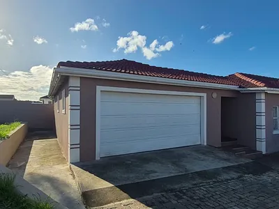 3 Bedroom House For Sale in East London - ouEJ.webp