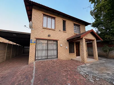 2 Bedroom Apartment For Sale in Rustenburg - IiXx.webp