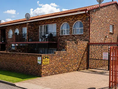 2 Bedroom Townhouse For Sale in Alberton - J5rZ.webp