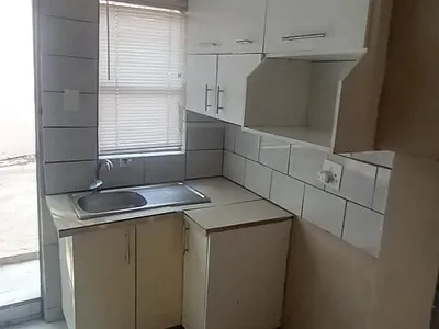 1 Bedroom Apartment To Rent in Johannesburg - img