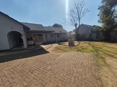 4 Bedroom House For Sale in Alberton - LoGD.webp