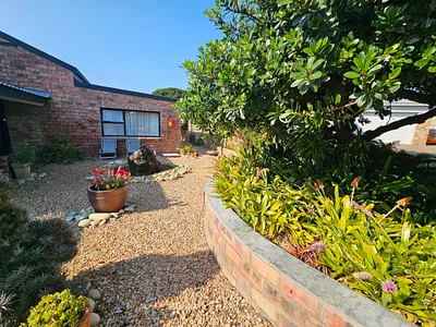 3 Bedroom House For Sale in Stilbaai West, Stilbaai - nQZX.webp