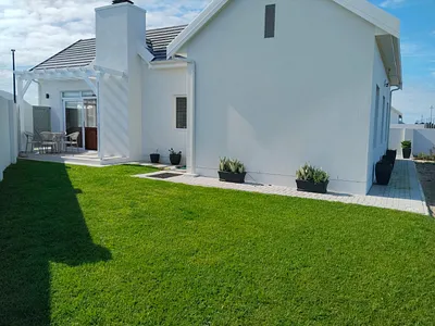 2 Bedroom House For Sale in Gansbaai - D9Kx.webp