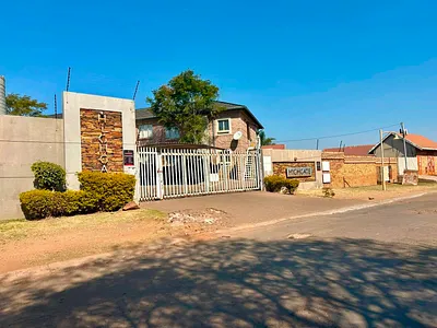 2 Bedroom Apartment To Rent in Witbank - X6mH.webp