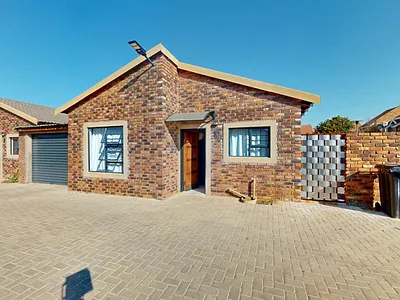 2 Bedroom House For Sale in Potchefstroom - QDuv.webp