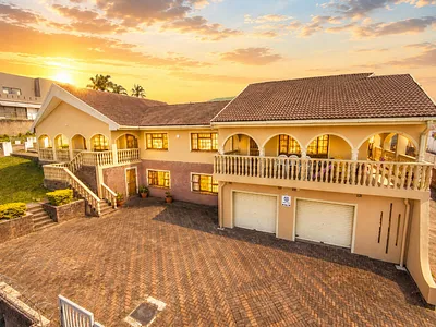 5 Bedroom House For Sale in Chatsworth - LvqP.webp
