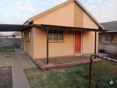 2 Bedroom House For Sale in Rustenburg - 9vwR.webp