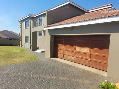 4 Bedroom House For Sale in Middelburg - G7cM.webp