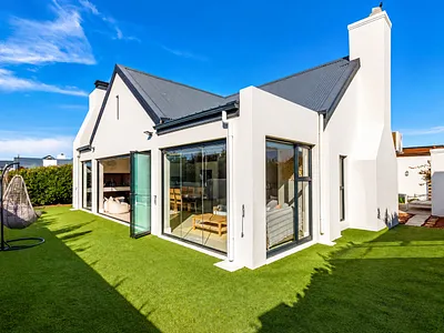 3 Bedroom House For Sale in Somerset West - FdAw.webp