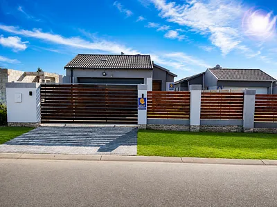 3 Bedroom House For Sale in Port Elizabeth - Y8x9.webp