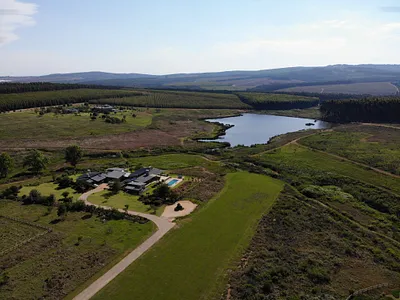 8 Bedroom House For Sale in White River - SEr5.webp
