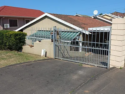3 Bedroom House For Sale in Chatsworth - sJvM.webp