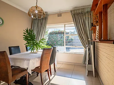 4 Bedroom House For Sale in Germiston - R9x2.webp